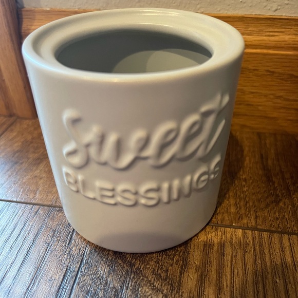 MARY & MARTHA Sugar & Creamer Set - Picture 10 of 10